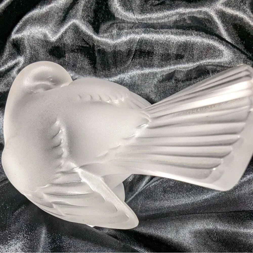 Vintage Signed Lalique (France) Crystal Swallow 1980